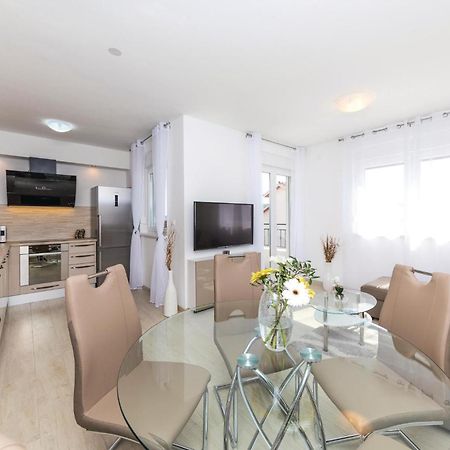 2 Bedroom Amazing Apartment In Trogir Exterior foto