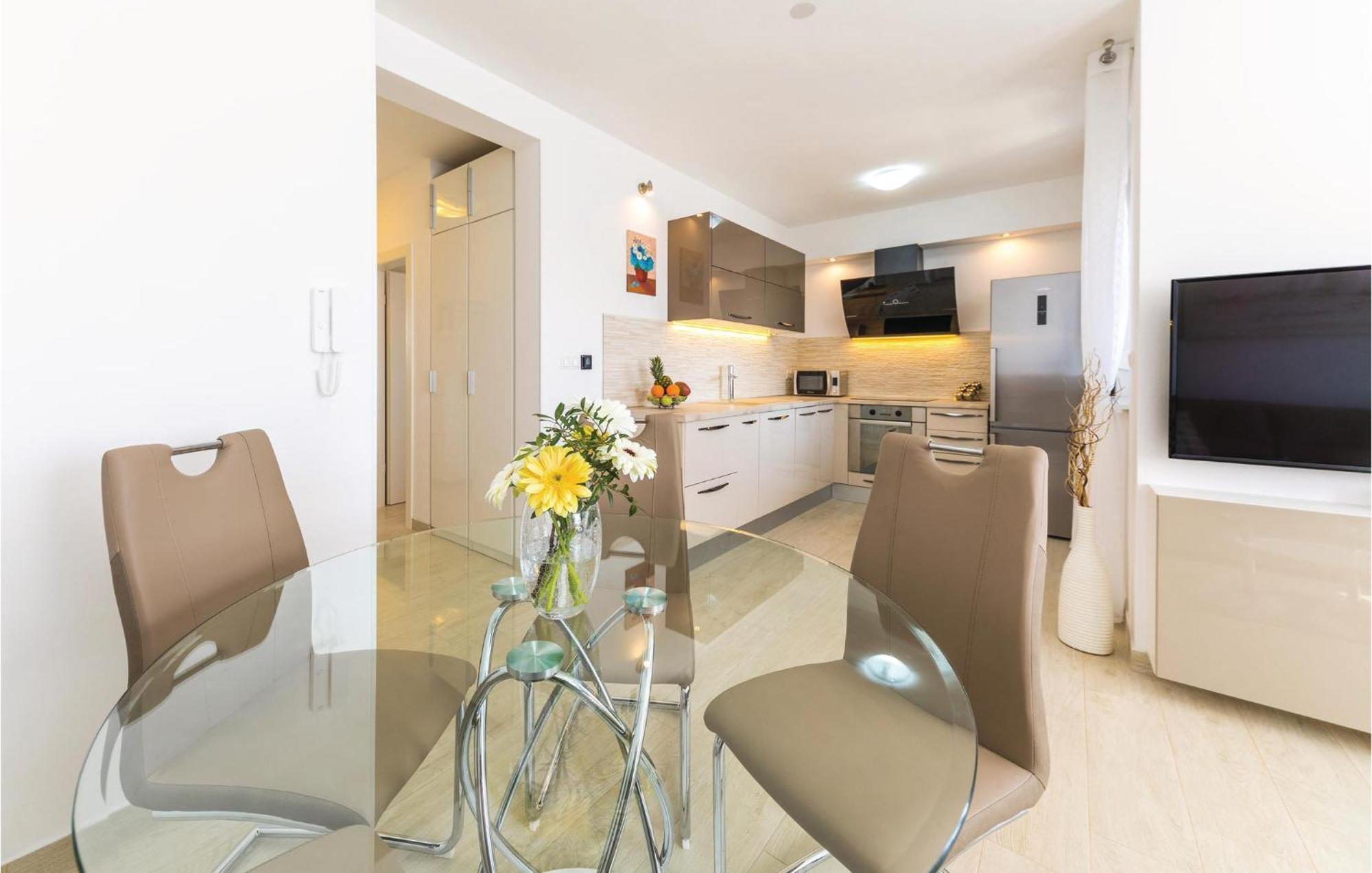 2 Bedroom Amazing Apartment In Trogir Exterior foto