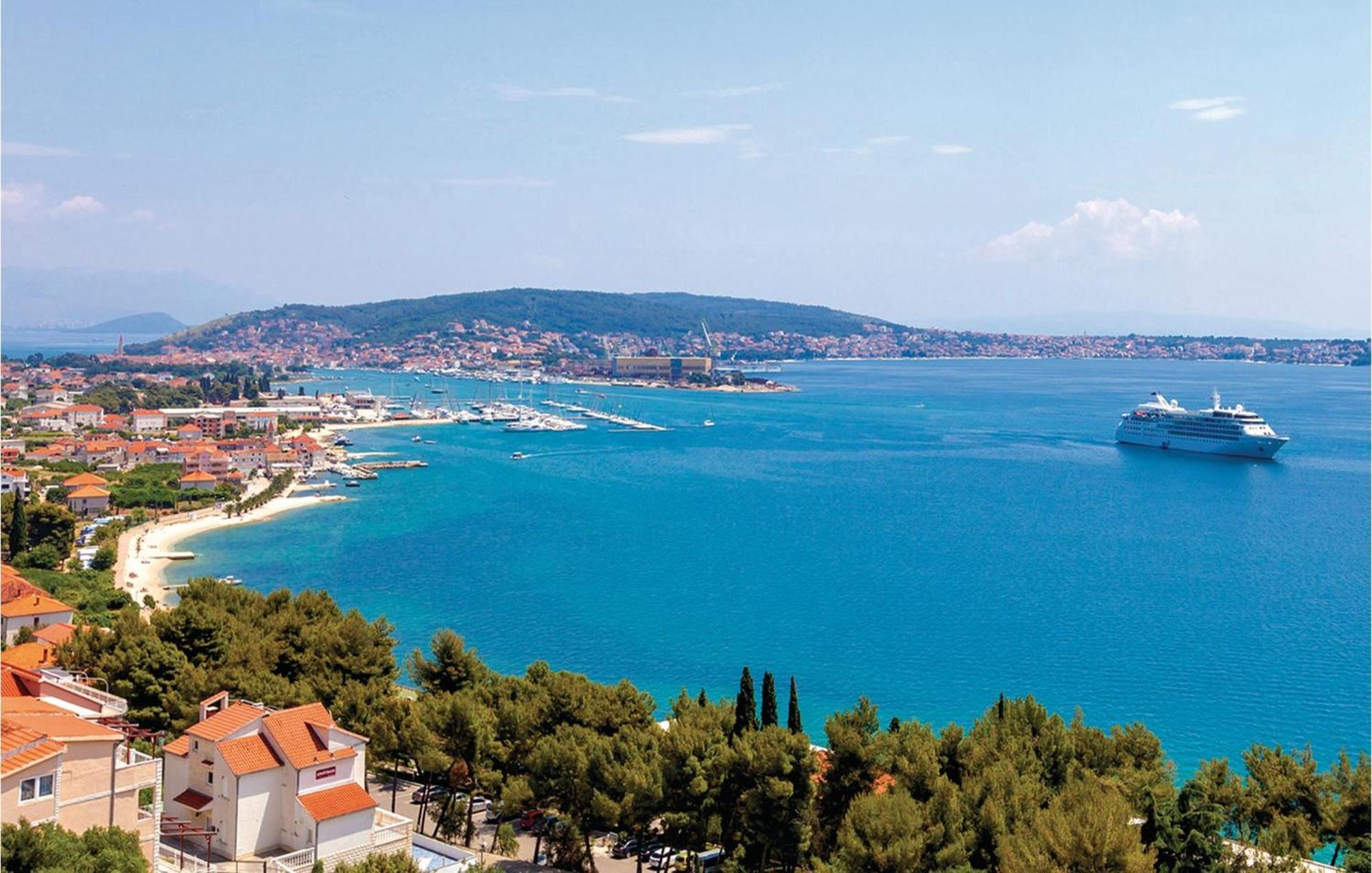 2 Bedroom Amazing Apartment In Trogir Exterior foto